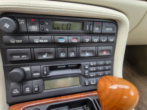 Used 1998 Jaguar XK8 Convertible image 9