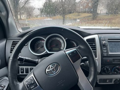 Used 2013 Toyota Tacoma 4x4 Double Cab w/ SR5 Pkg image 10