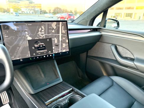 Used 2023 Tesla Model X image 19