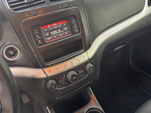 Used 2016 Dodge Journey SXT w/ Comfort/Convenience Group FWD image 10