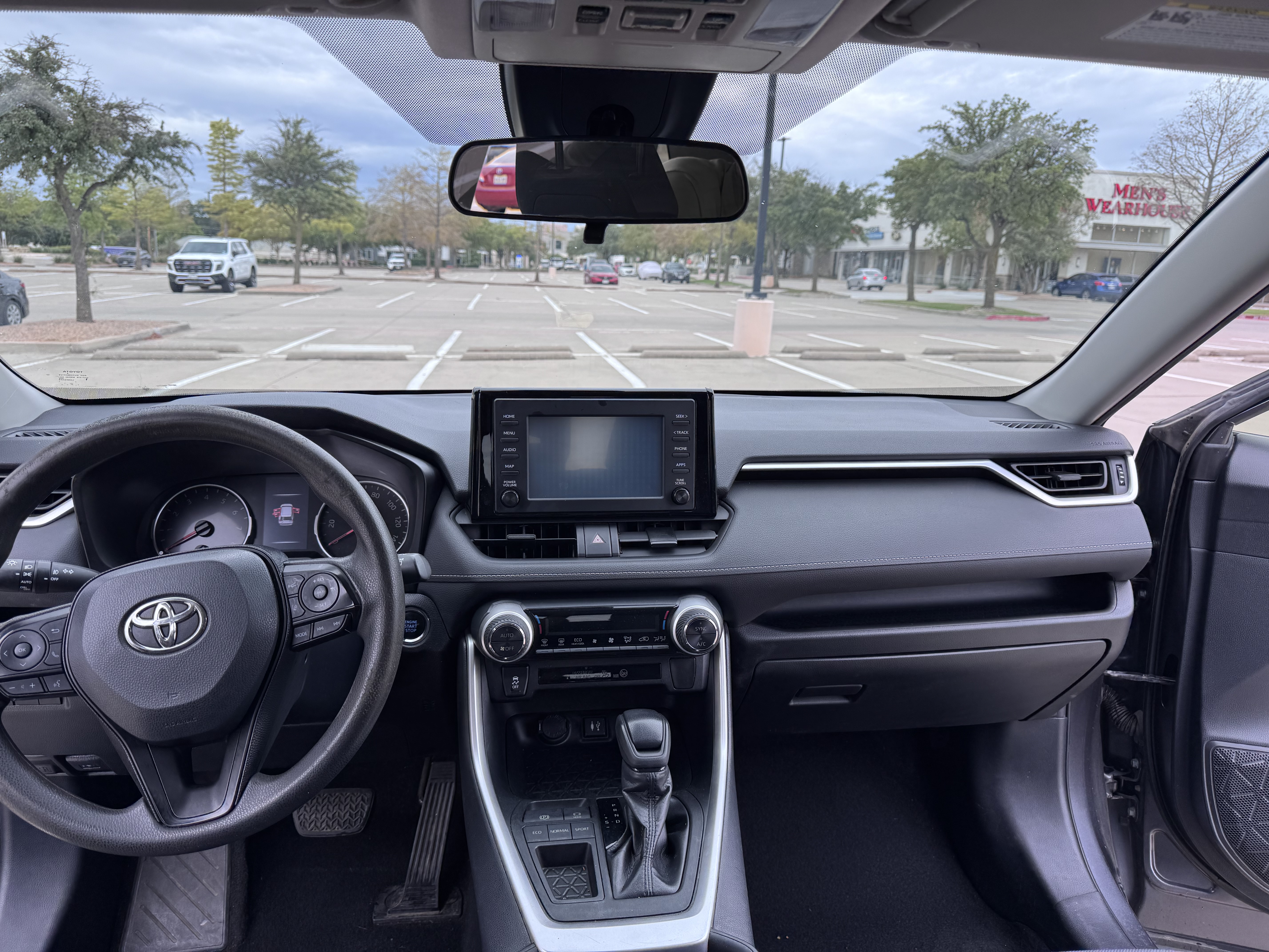 Used 2019 Toyota RAV4 XLE FWD image 14