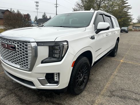 Used 2021 GMC Yukon XL Denali w/ Denali Premium Package AWD/4WD image 13