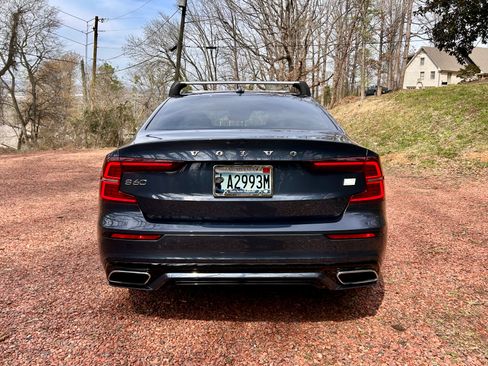 Used 2022 Volvo S60 T8 R-Design image 16