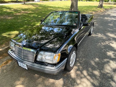 Used 1994 Mercedes-Benz E 320 Convertible image 2
