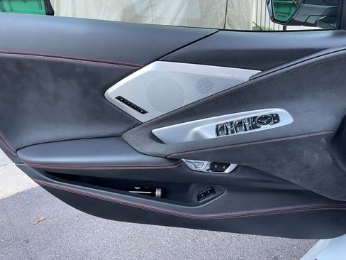 Used 2021 Chevrolet Corvette Stingray Premium Conv w/ Z51 Performance Package image 16