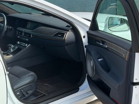 Used 2020 Genesis G90 3.3T Premium RWD image 12