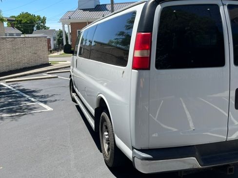 Used 2007 GMC Savana 3500 Extended Passenger w/ LT Preferred Equipment Group RWD image 5