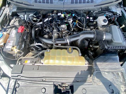 Used 2019 Ford F150 Lariat w/ Equipment Group 502A Luxury AWD/4WD image 16