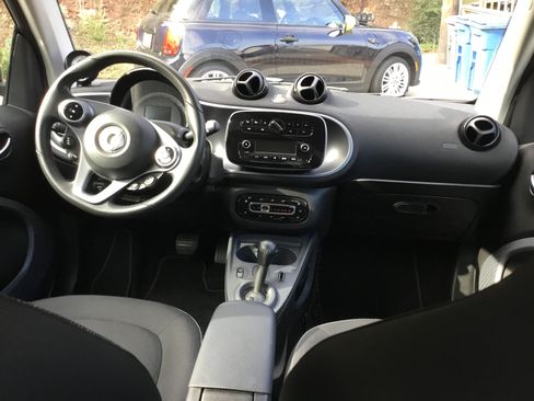 Used 2018 smart fortwo electric drive image 6