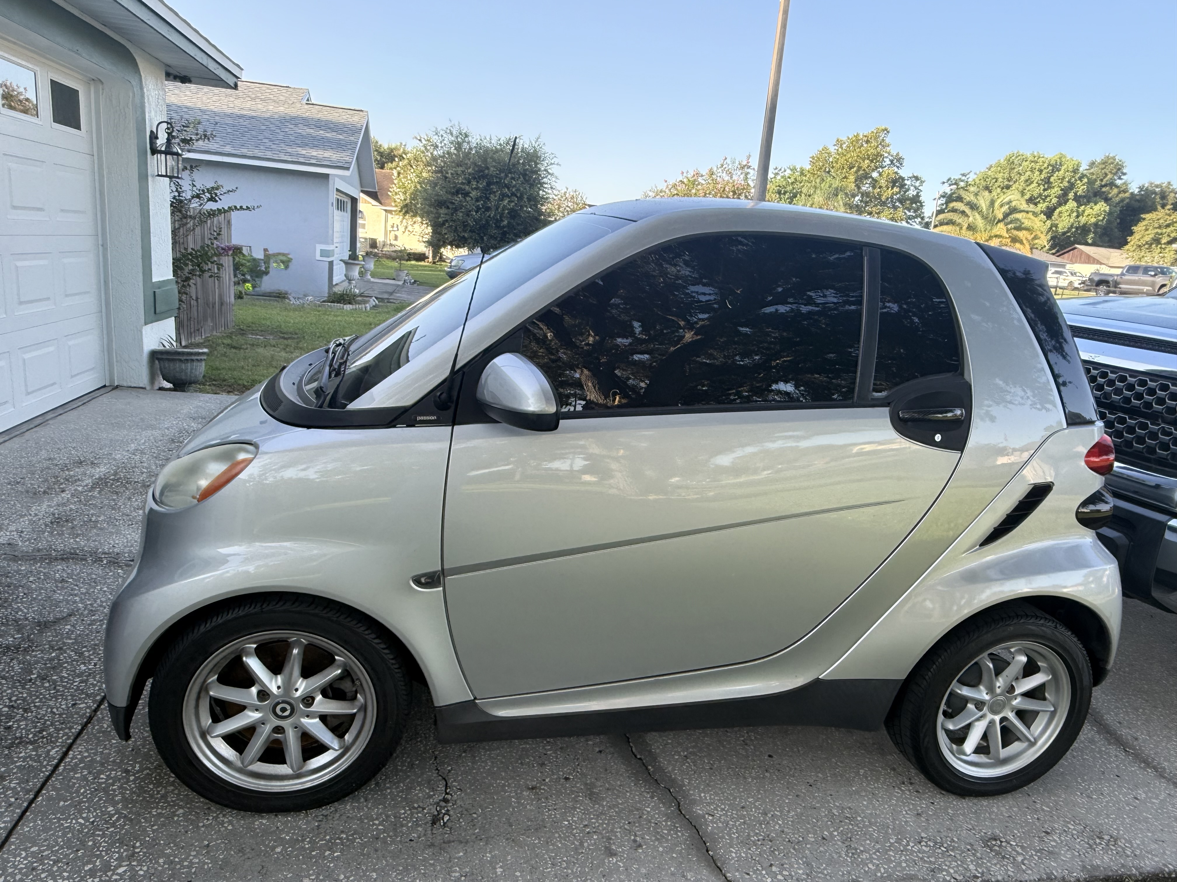 Used 2009 smart fortwo passion RWD image 1