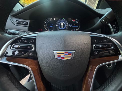 Used 2020 Cadillac Escalade Luxury image 8