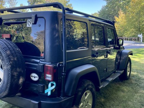 Used 2012 Jeep Wrangler Unlimited Sport image 8