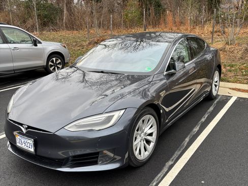 Used 2016 Tesla Model S 70 image 1