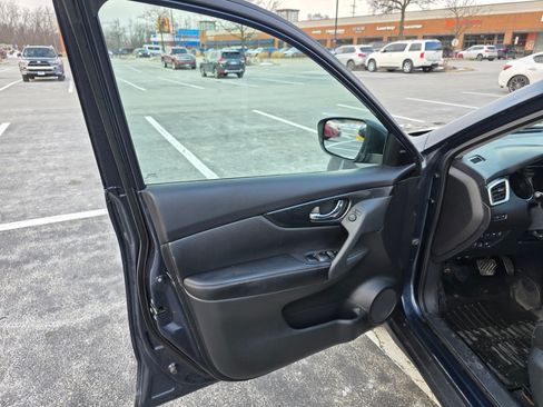 Used 2016 Nissan Rogue SL w/ SL Premium Package image 13