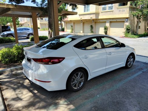 Used 2018 Hyundai Elantra SEL image 1