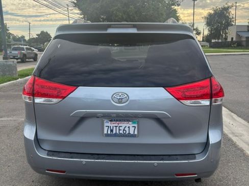Used 2013 Toyota Sienna XLE FWD image 6