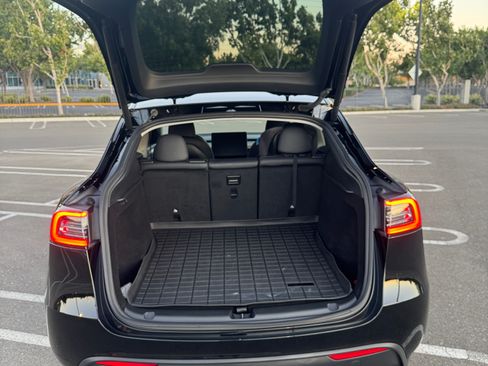 Used 2024 Tesla Model Y Performance AWD/4WD image 5