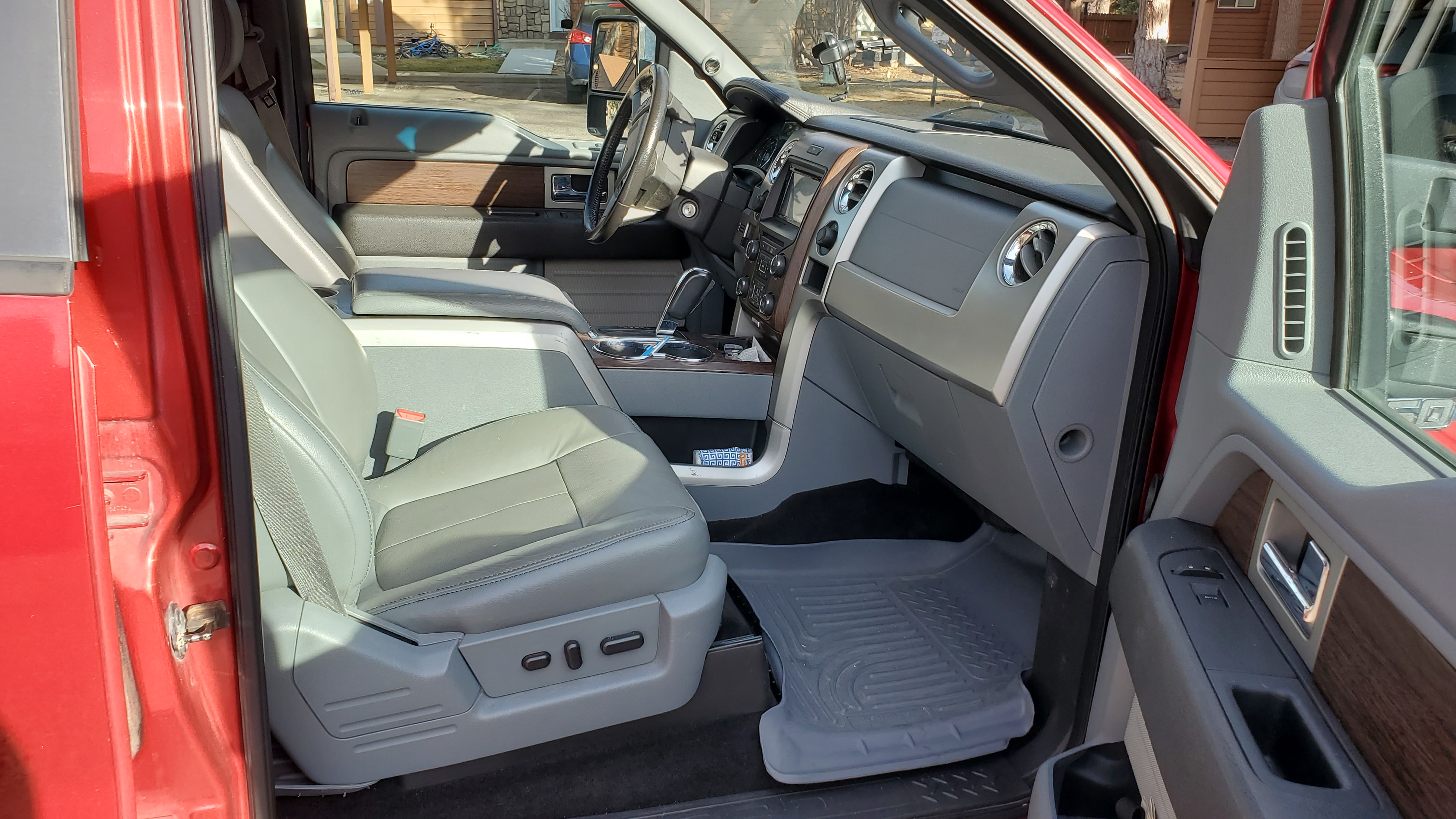Used 2014 Ford F150 Lariat w/ Lariat Chrome Package AWD/4WD image 18