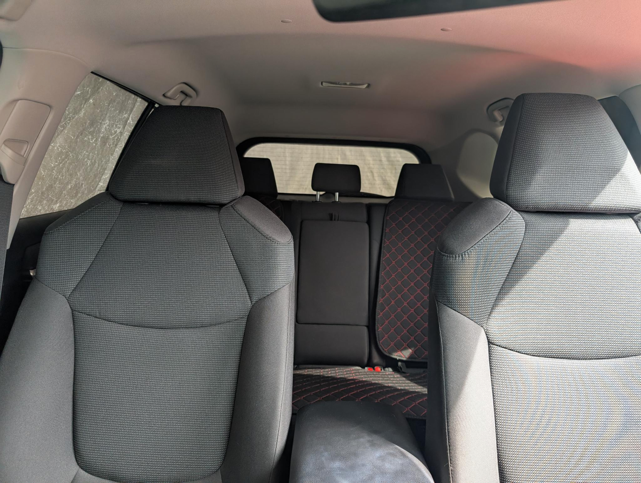 Used 2021 Toyota RAV4 LE w/ Carpet Mat Package (TMS) AWD/4WD image 11