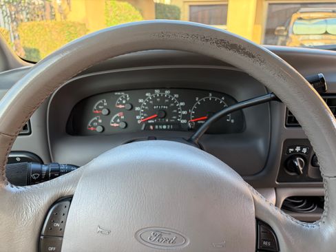 Used 2001 Ford Excursion XLT image 18