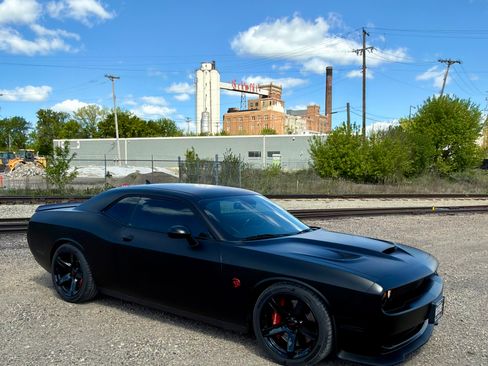 Used 2015 Dodge Challenger SRT Hellcat RWD image 2