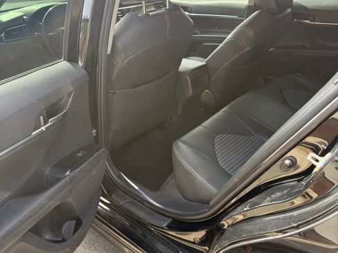 Used 2019 Toyota Camry SE image 9