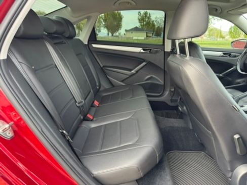 Used 2019 Volkswagen Passat 2.0T Wolfsburg w/ Wheels & Sunroof Package FWD image 18