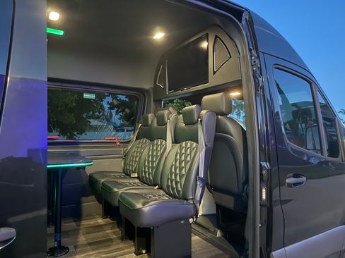 Used 2022 Mercedes-Benz Sprinter 3500 image 9
