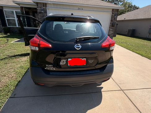 Used 2018 Nissan Kicks S FWD image 6