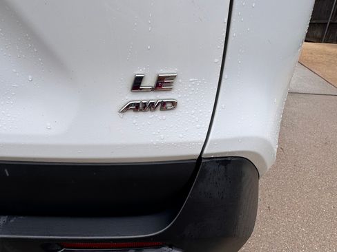 Used 2020 Toyota RAV4 LE AWD/4WD image 15
