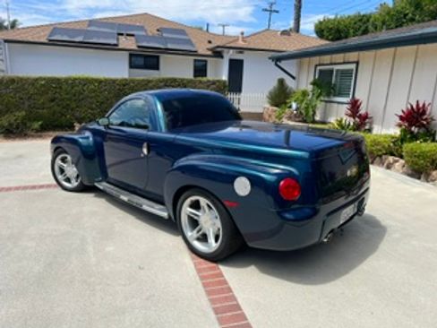 Used 2005 Chevrolet SSR w/ Preferred Equipment Group RWD image 6