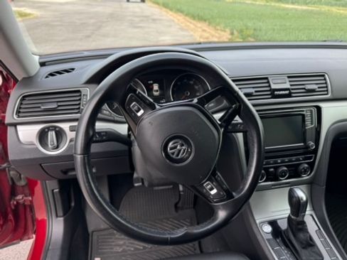 Used 2019 Volkswagen Passat 2.0T Wolfsburg w/ Wheels & Sunroof Package FWD image 5