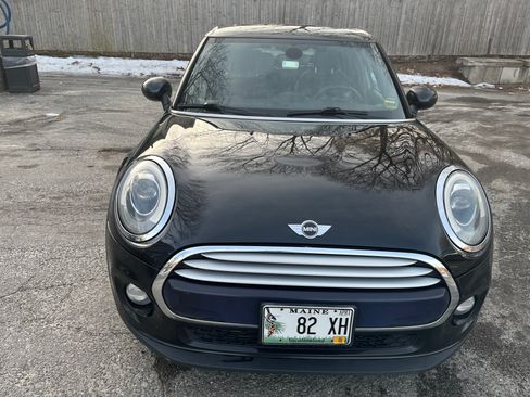 Used 2015 MINI Cooper 4-Door Hardtop image 2