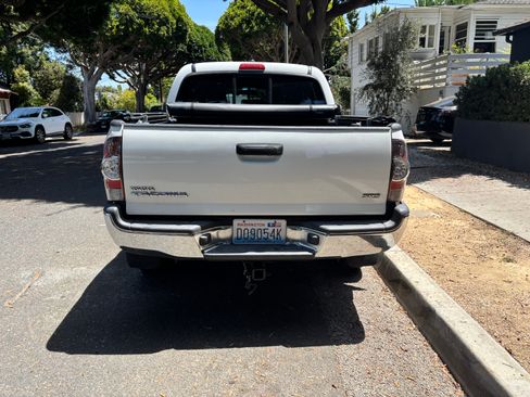 Used 2015 Toyota Tacoma PreRunner w/ SR5 Package RWD image 9