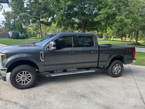 Used 2019 Ford F250 Lariat w/ Lariat Value Package AWD/4WD image 8