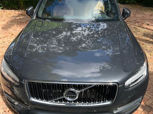 Used 2017 Volvo XC90 T6 Momentum w/ Vision Package image 9