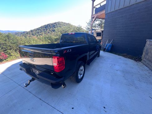 Used 2018 Chevrolet Silverado 1500 LT w/ All Star Edition image 6