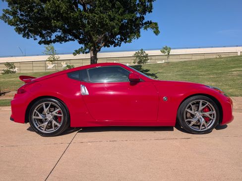 Used 2015 Nissan 370Z Coupe RWD image 9