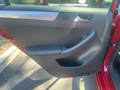 Used 2017 Volkswagen Jetta S image 5