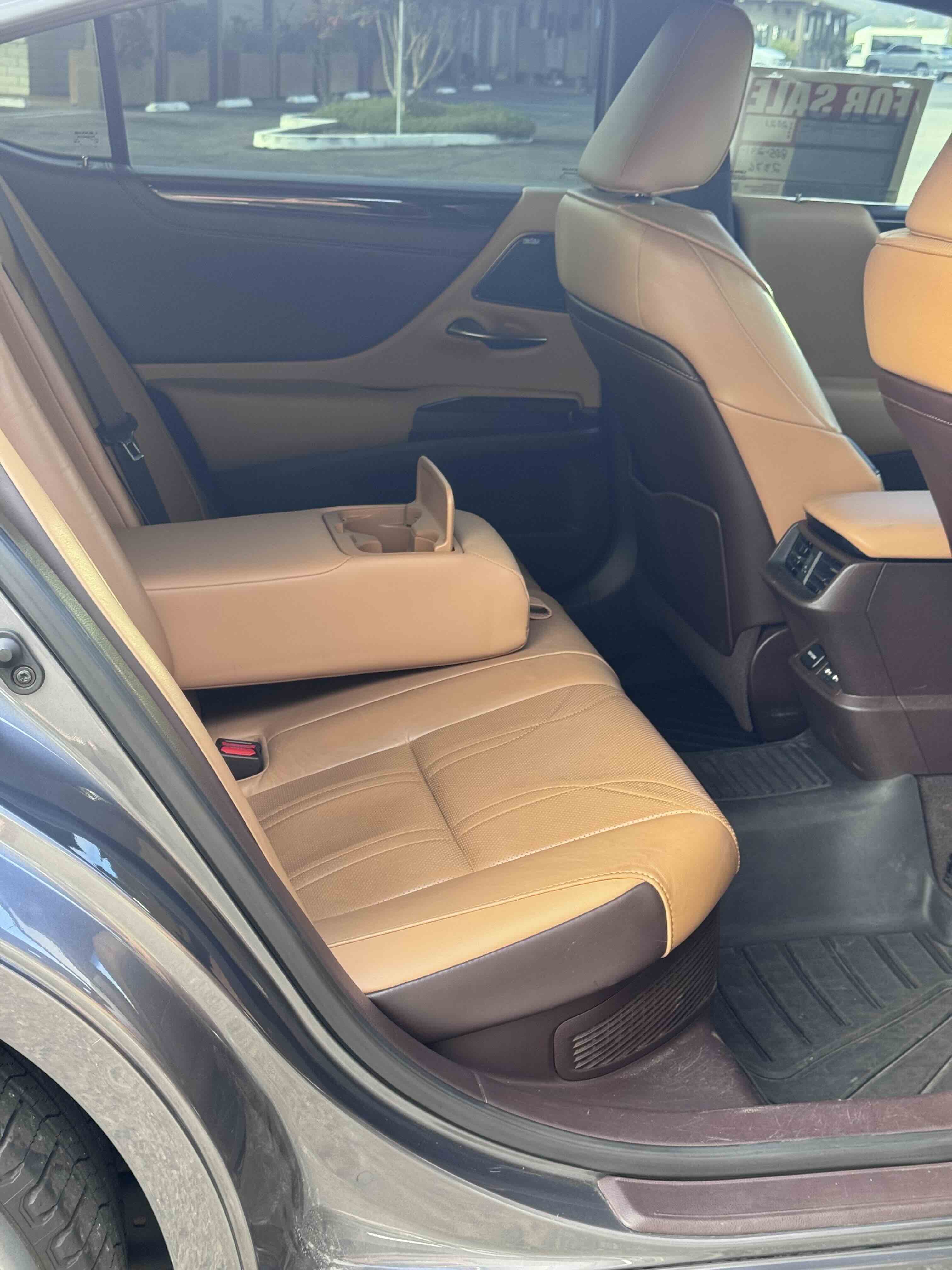 Used 2021 Lexus ES 300h w/ Accessory Package FWD image 12