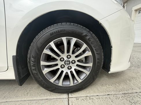 Used 2020 Toyota Sienna XLE Premium image 8