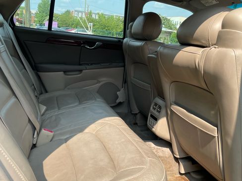 Used 2004 Cadillac De Ville w/ Equipment Group FWD image 10