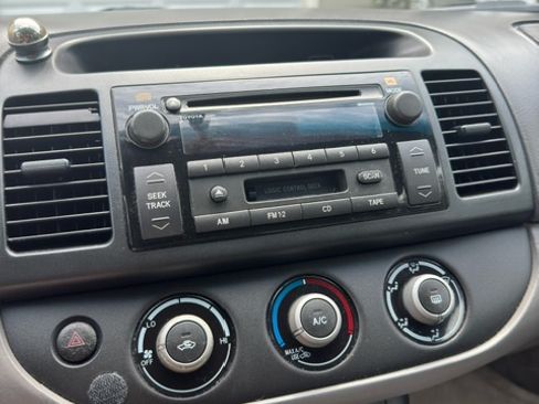 Used 2006 Toyota Camry LE FWD image 11