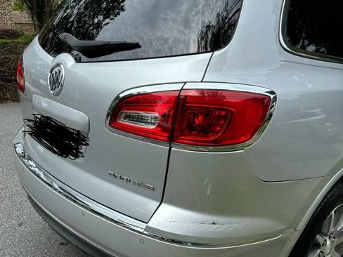 Used 2017 Buick Enclave Leather image 9