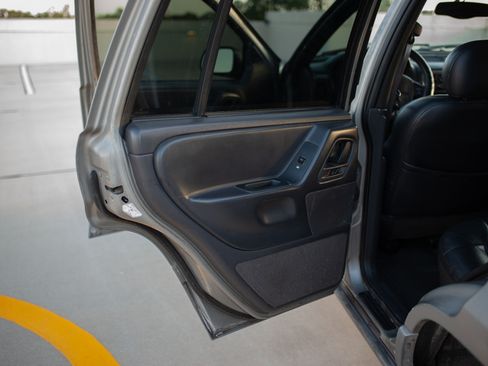 Used 2001 Jeep Grand Cherokee Laredo RWD image 16