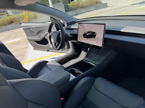 Used 2024 Tesla Model 3 Performance AWD/4WD image 25