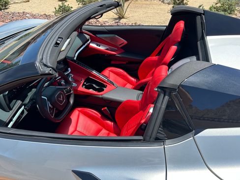 Used 2023 Chevrolet Corvette Stingray Preferred Conv w/ Z51 Performance Package RWD image 17