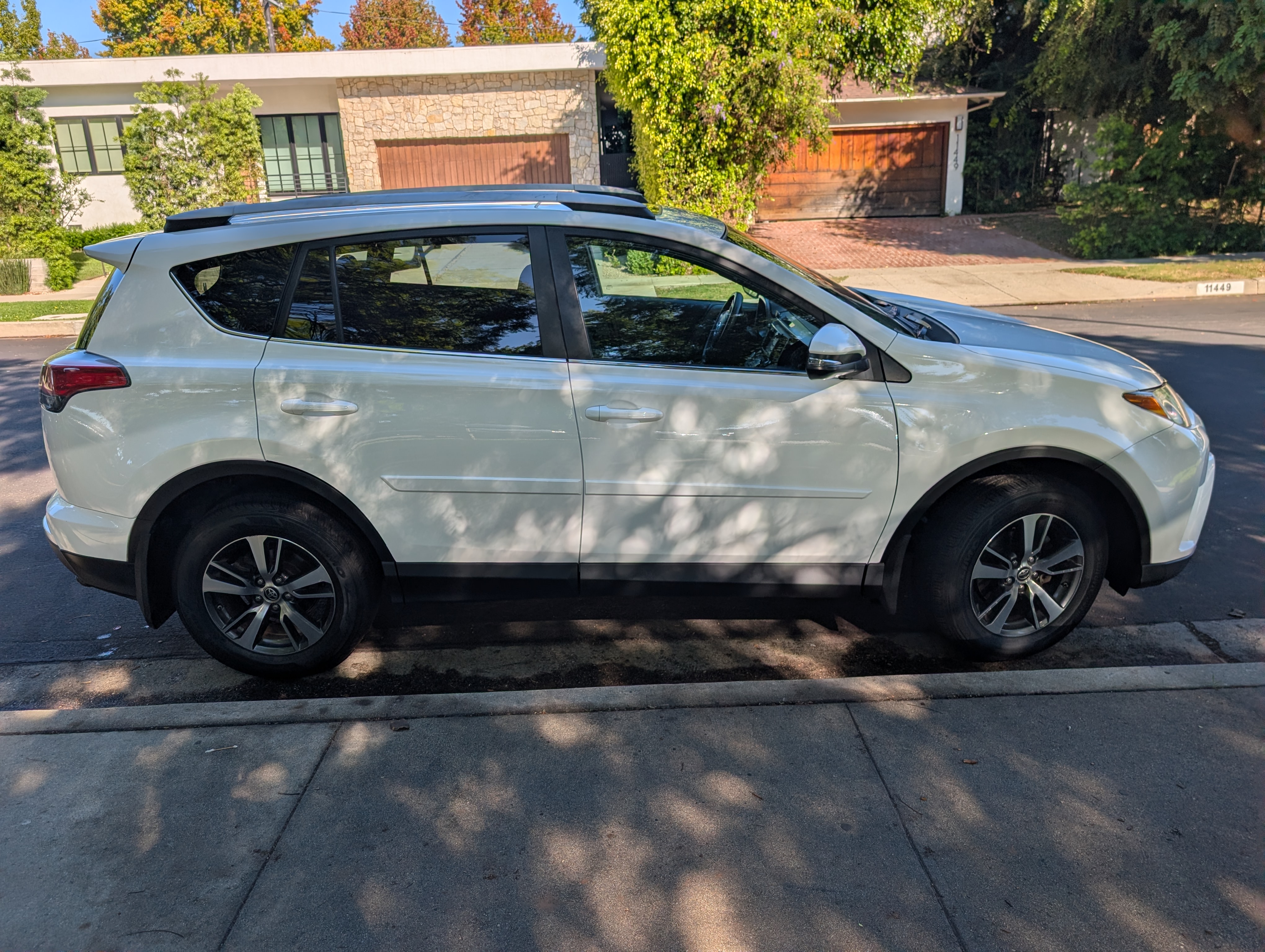 Used 2017 Toyota RAV4 XLE w/ All Weather Liner Package FWD image 5
