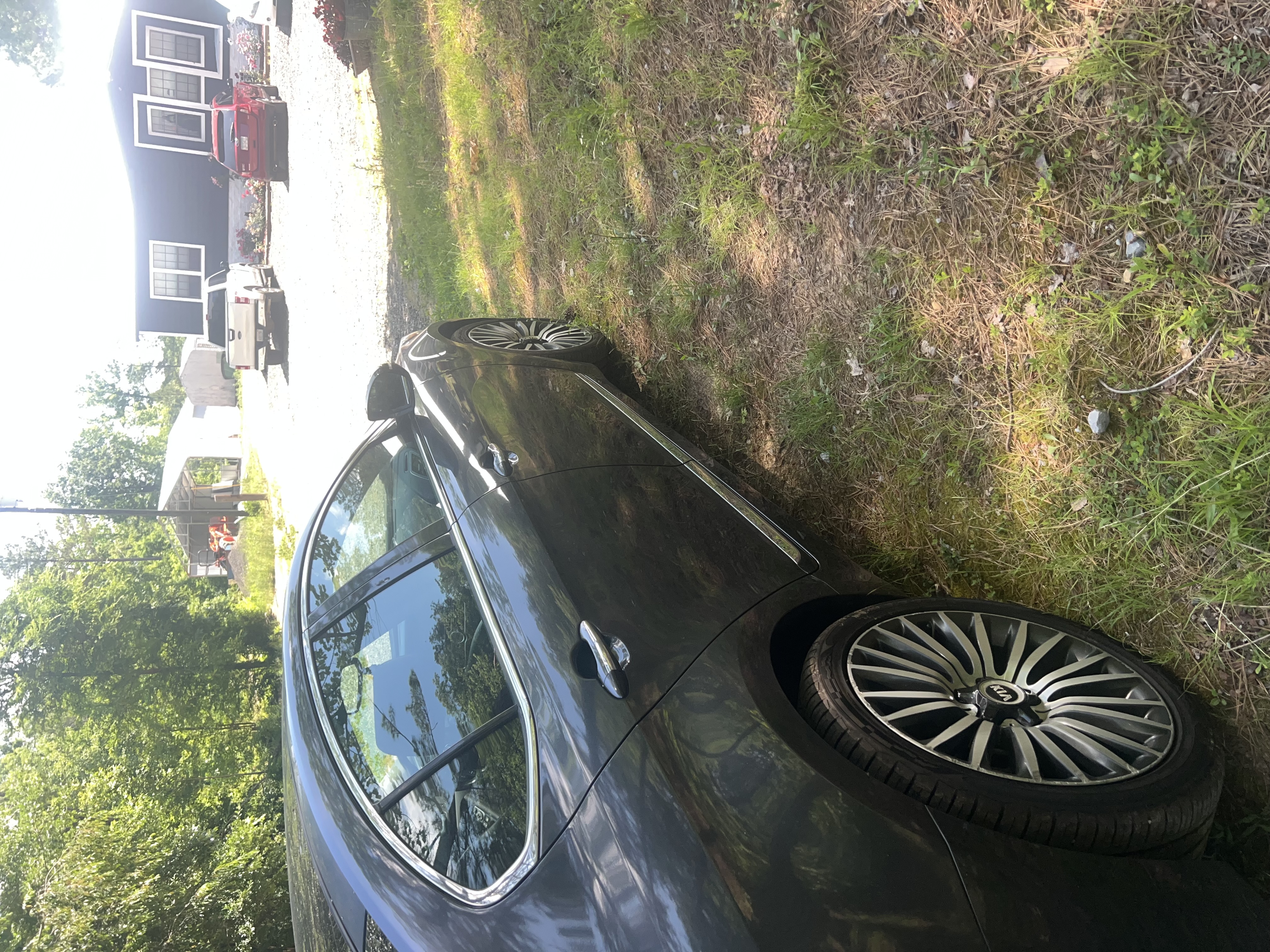Used 2014 Kia Cadenza Premium w/ Technology Package FWD image 4
