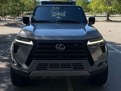Used 2025 Lexus GX 550 AWD/4WD image 2